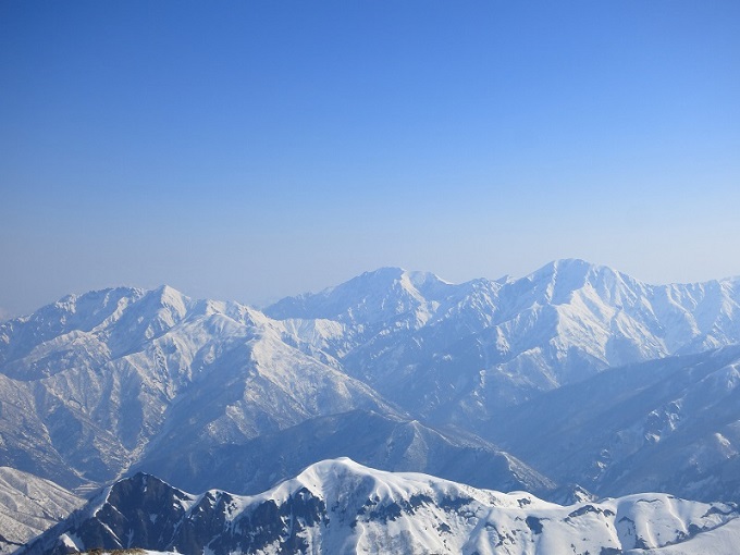 越後三山上越国境稜線からの景色