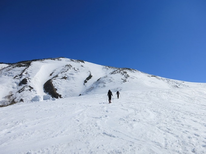 巻機山へ登る登山者