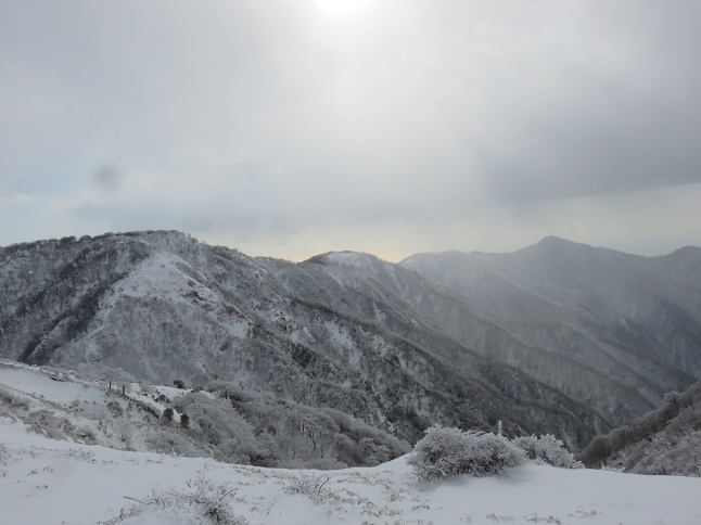 塔ノ岳へ続く稜線