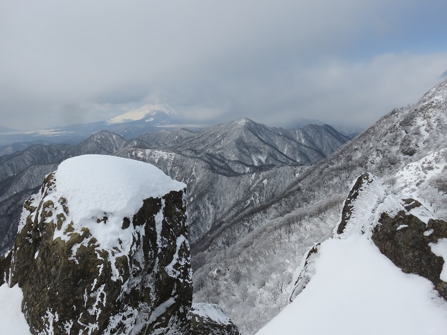 鬼ヶ岩からの蛭ヶ岳方面