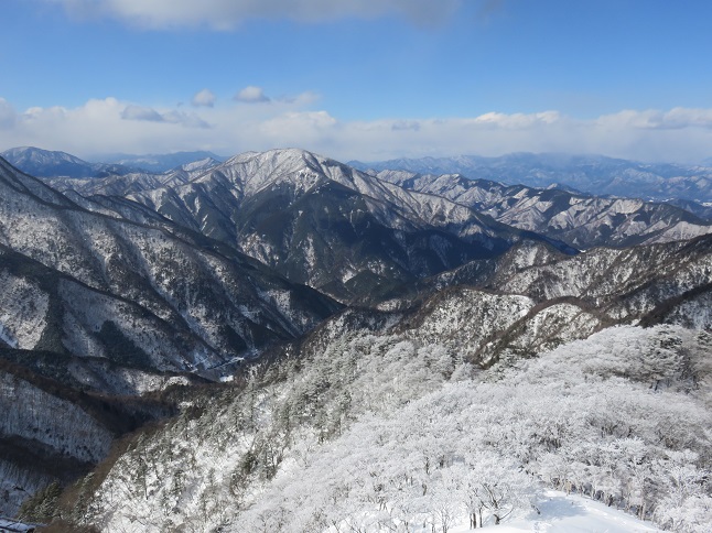 厳冬期に丹沢主脈縦走路を登って来た