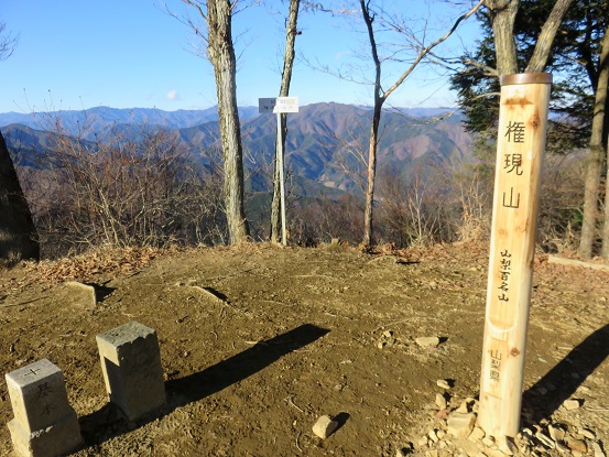 権現山の山頂