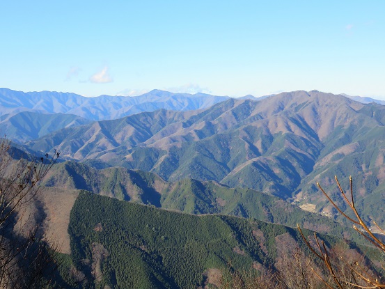 権現山の山頂から陣馬山・生藤山・浅間峠景色