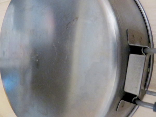 エバニューフライパンの裏側の写真