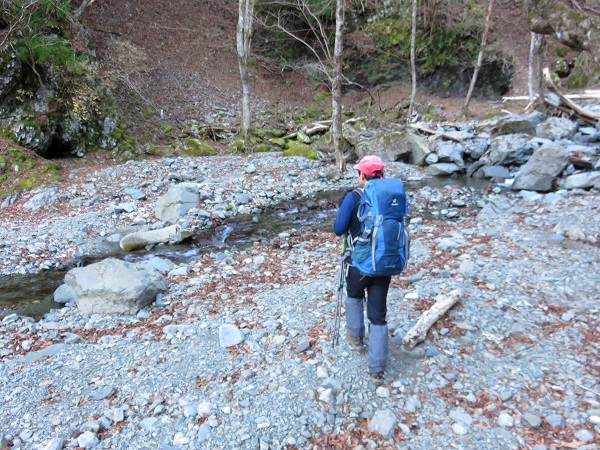 境沢林道・塔ノ岳手前までは、何度も渡渉