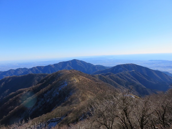 丹沢表尾根から大山、三の塔