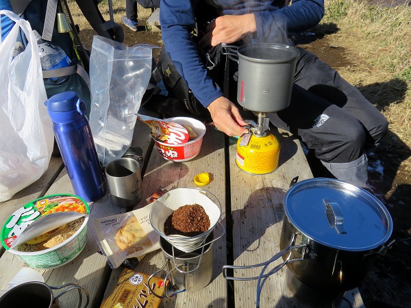 丹沢山の山頂昼食