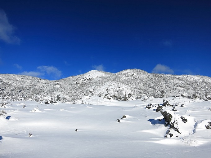北横岳周辺の雪山景色