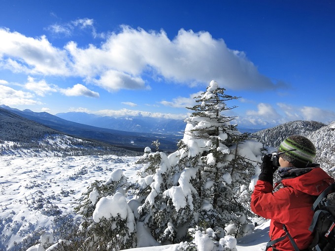 北横岳へ登る登山者の様子