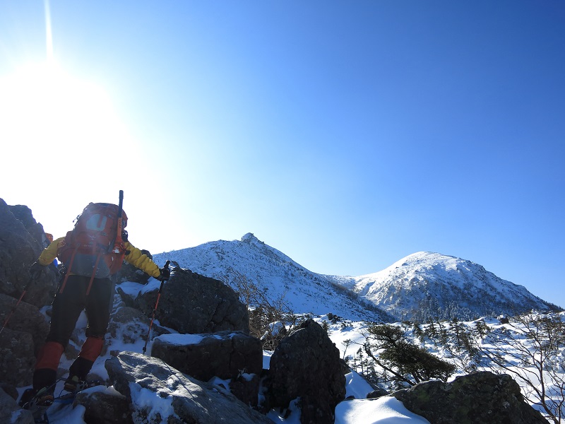 f:id:aohige0718:20161223172032j:plain 天狗岳は双耳峰の様子