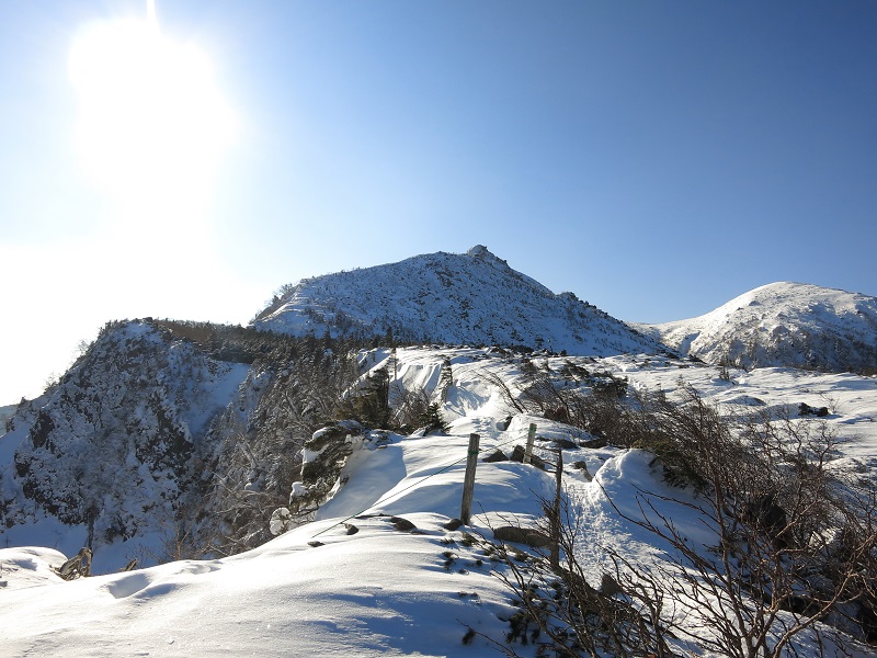 f:id:aohige0718:20161223172136j:plain 天狗岳への稜線上の雪の様子