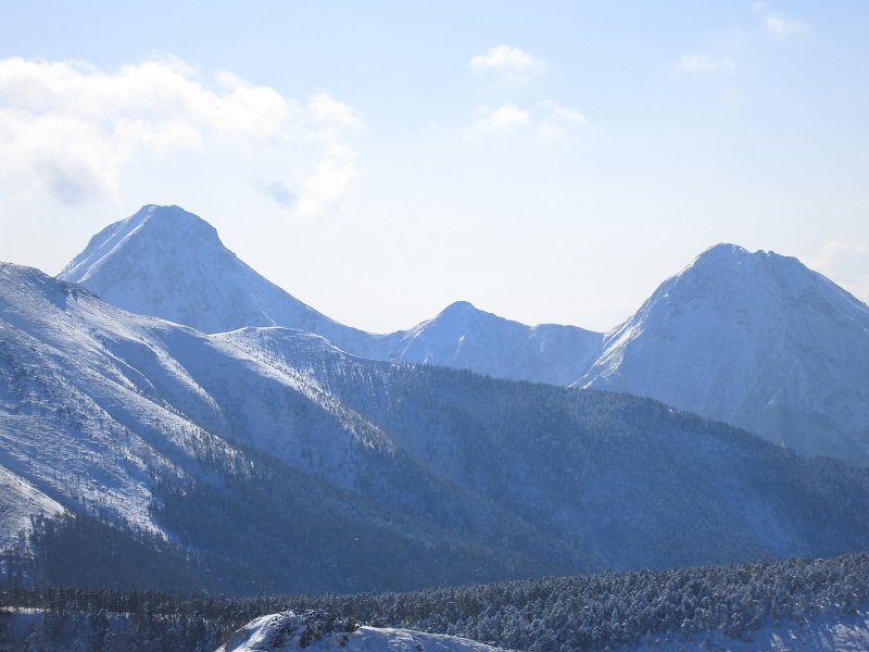 雪山である阿弥陀岳