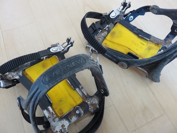 f:id:aohige0718:20170101145423j:plain エバニューの6本爪軽アイゼン