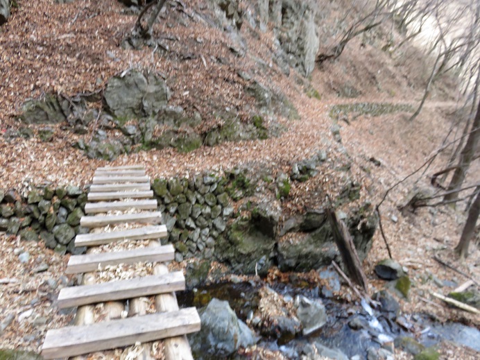 三条の湯まではフラットな道