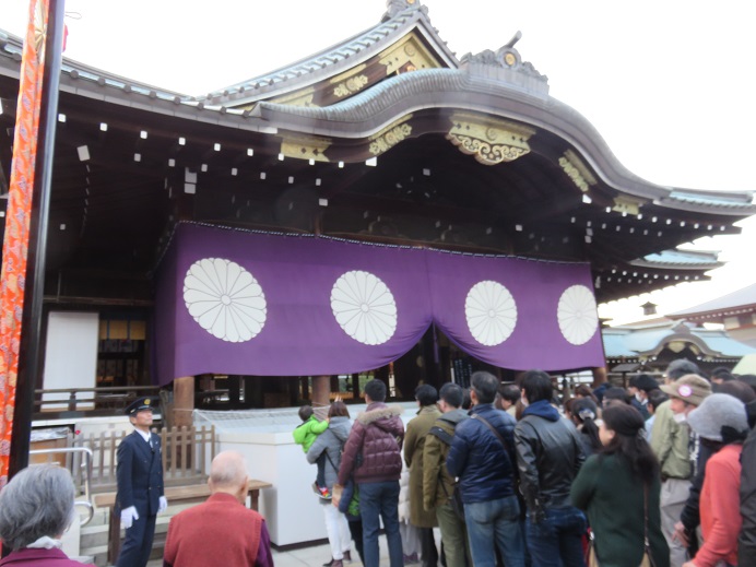 靖国神社の初詣混雑ののようす