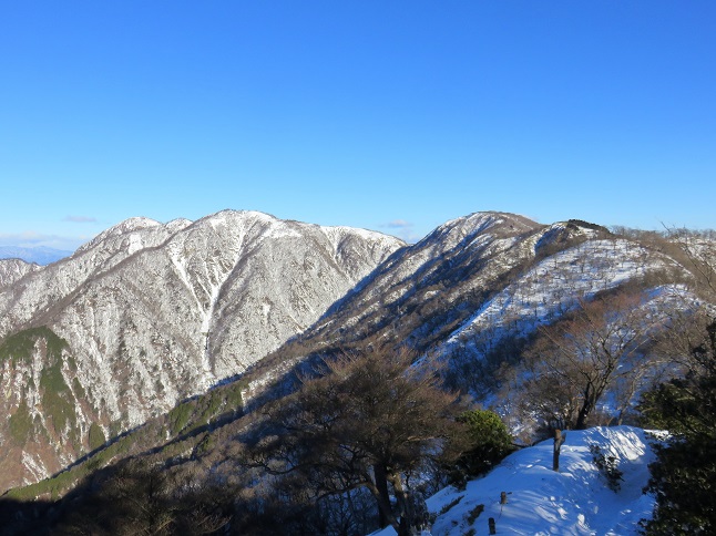 丹沢主脈縦走路積雪がモリモリ蛭ヶ岳まできつい