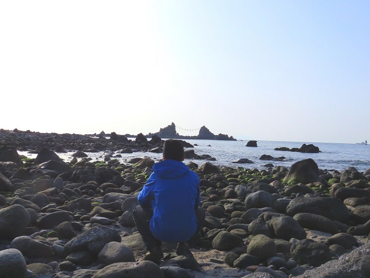 三ッ石周辺でお祈り