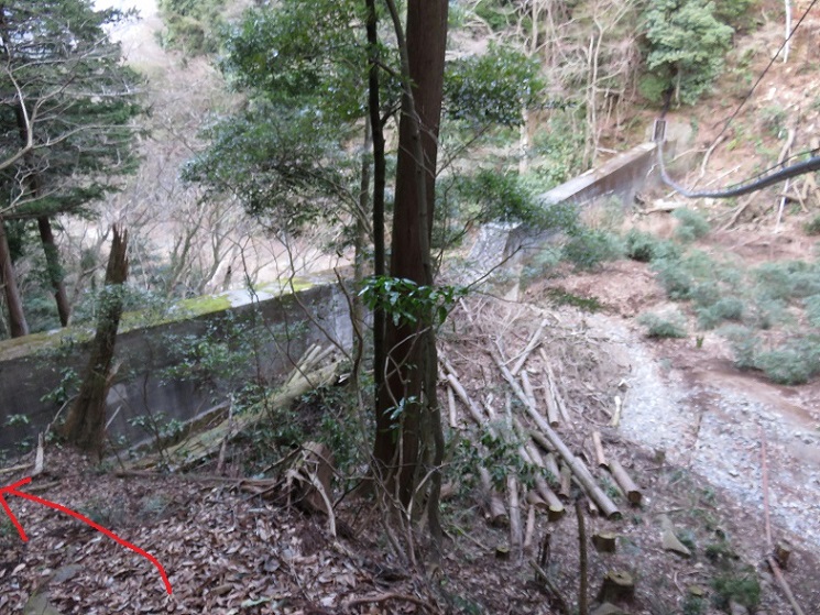 箱根湯本駅堤防