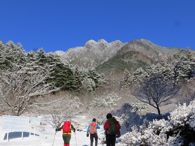 三つ峠山の山頂までトレースあり