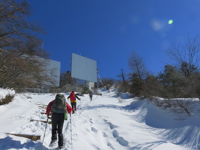 三つ峠山は開運山(標高1,785ｍ）御巣鷹山(標高1,775ｍ）木無山(標高1,732ｍ）の三つの山の総称