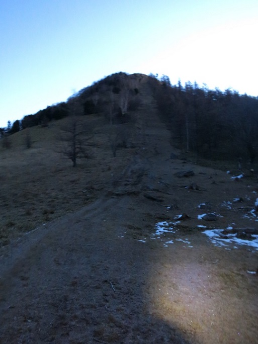 小さな分水嶺目指す笠取山