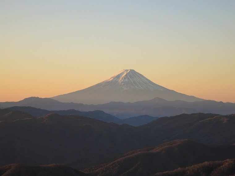 笠取山東峰のピーク