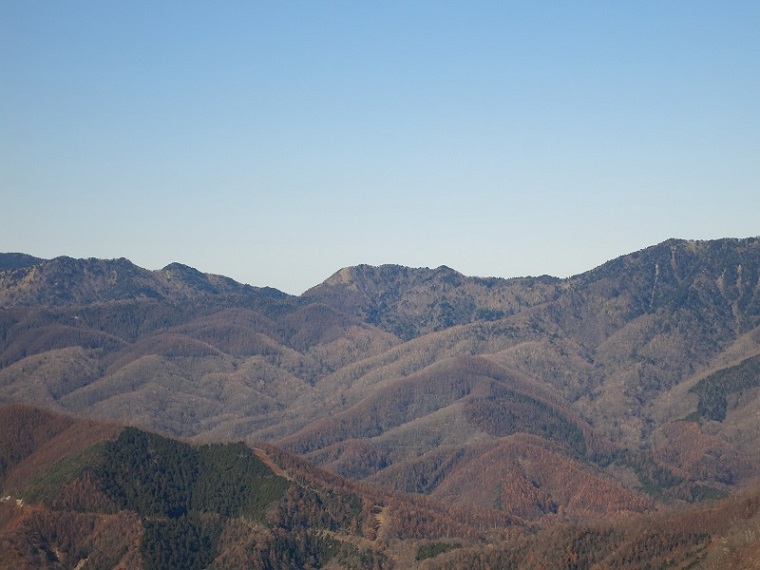 鶏冠山から笠取山も見た