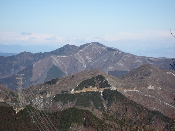 目指す奥武蔵の大持山・武甲山方面景色