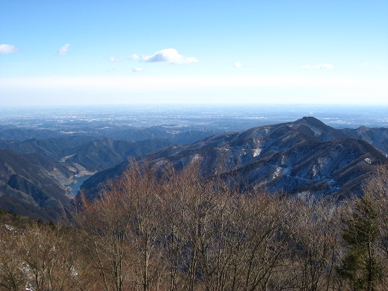 有間山への登山道からの名栗湖景色