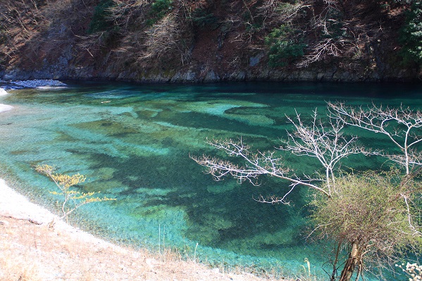 ミツバ岳周辺の湖