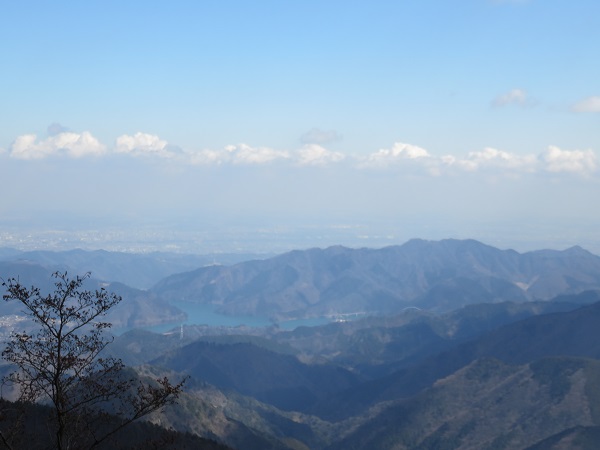 出発した宮ヶ瀬湖・松茸山