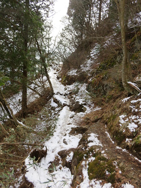 奥多摩三山登山道圧雪