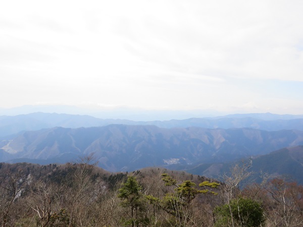 大岳山は奥多摩三山に選ばれている名山