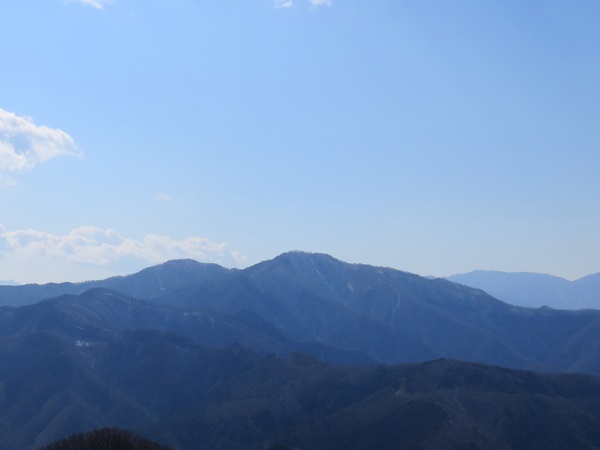 f:id:aohige0718:20170305170957j:plain アップで三頭山