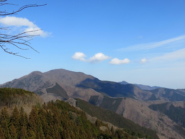 f:id:aohige0718:20170305171315j:plain 奥多摩三山の1つ御前山