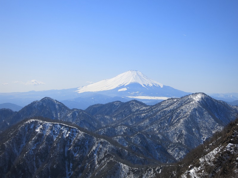 檜洞丸から丹沢主稜を歩いて来た