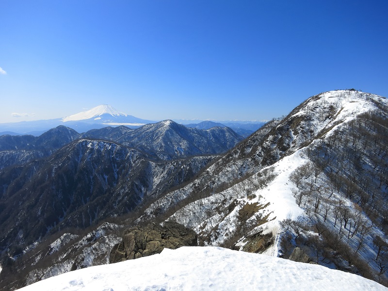 鬼ヶ岩からの蛭ヶ岳と富士山