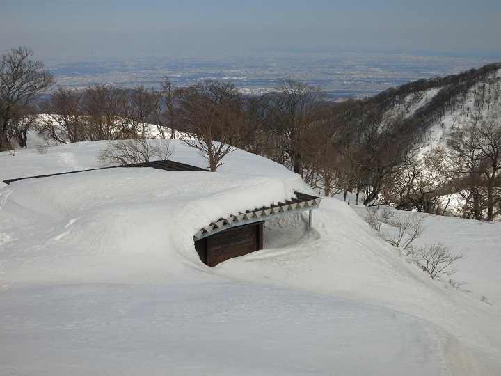不動ノ峰休憩所積雪