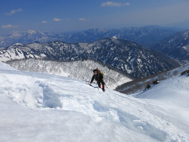 雪山登山の様子