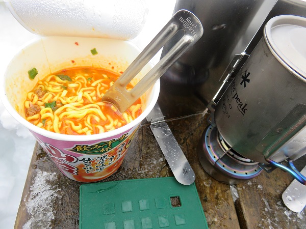 熱々のお湯で作るカップラーメンは旨い