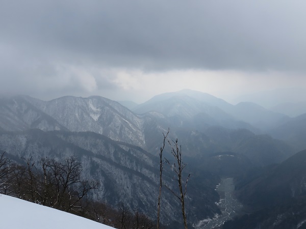 ユーシン渓谷方面の雪