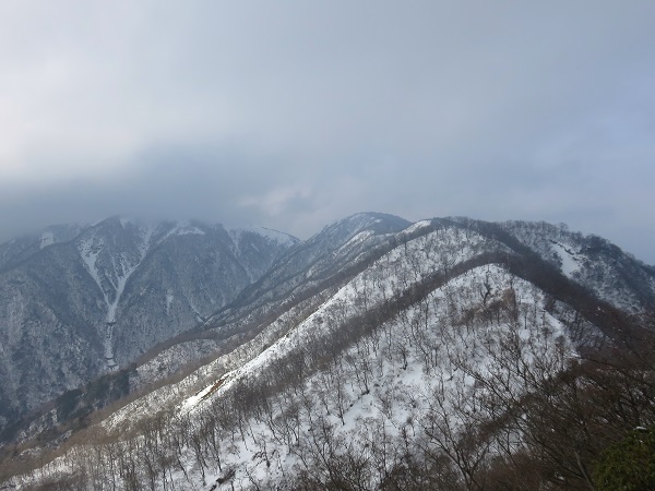 蛭ヶ岳方面に嫌な雲