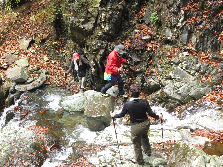 早戸大滝の間近