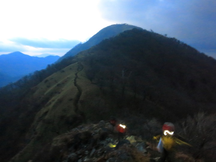 ヘッデン点けて丹沢主脈縦走路を進みたい
