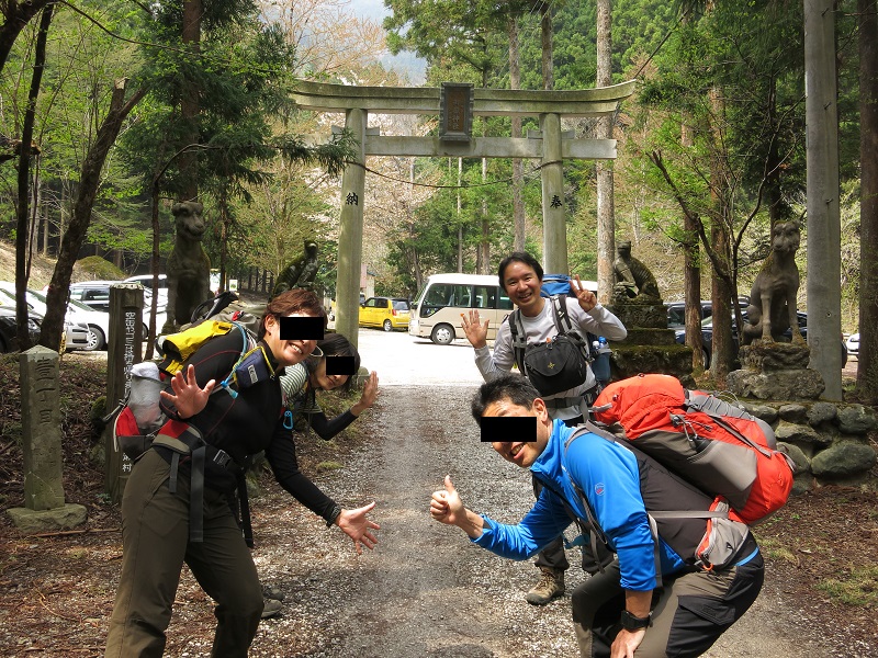 武甲山登山口の、「一の鳥居」