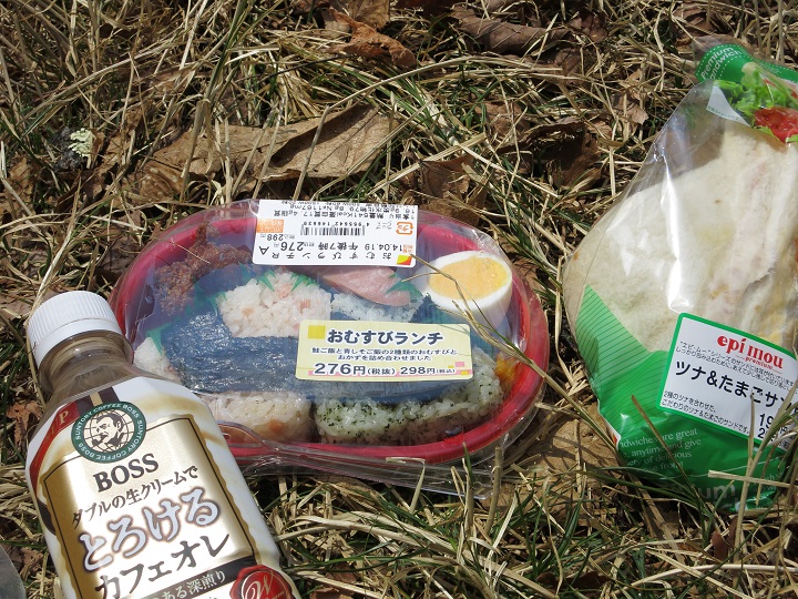 武甲山の山頂で貧乏タイム