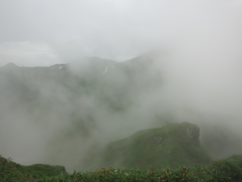 万太郎山・仙ノ倉山遠望