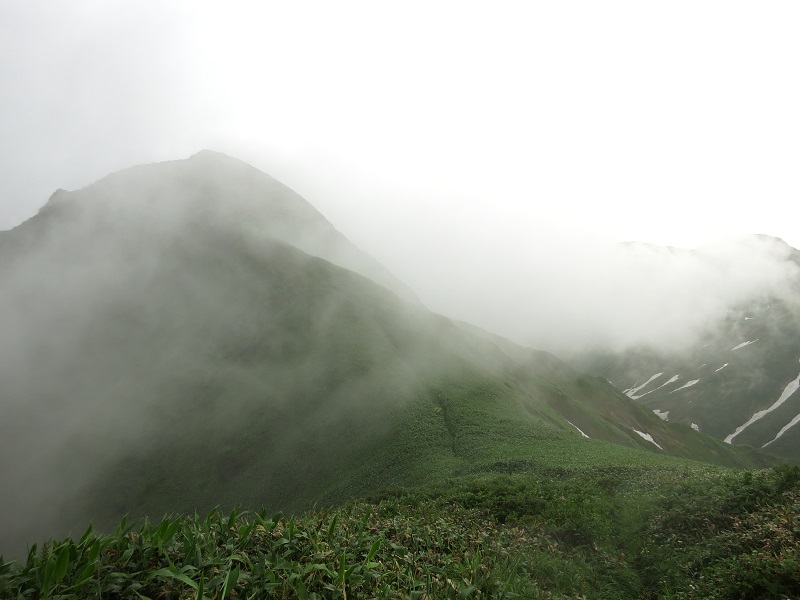 万太郎山への急登