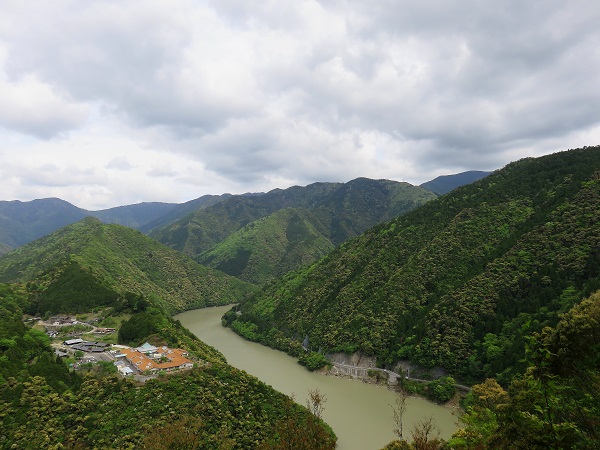 果無峠へ続く小辺路登山道の景色