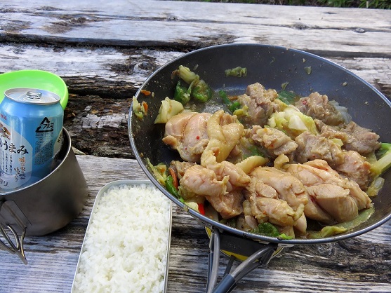 雁坂小屋テント場で米炊き